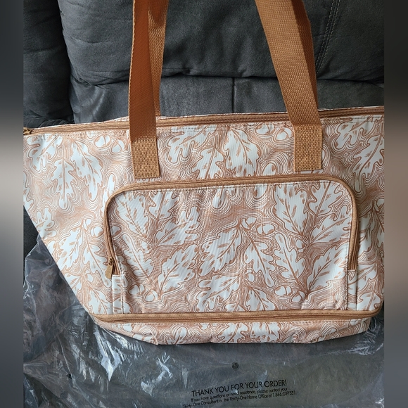 Thirty-one Bake and Take Party Cooler - Picture 3 of 8